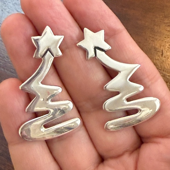 Signed Silpada solid sterling silver Christmas tree drop earrings - Picture 1 of 6